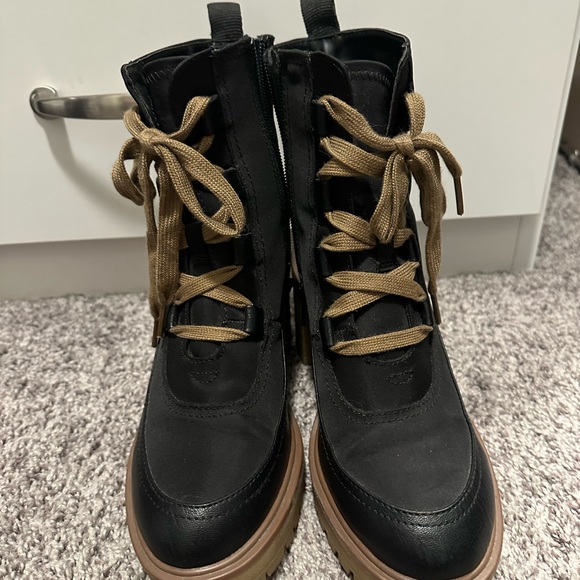 Universal Thread Black and Brown Winter Boots WORN ONCE - Picture 3 of 3